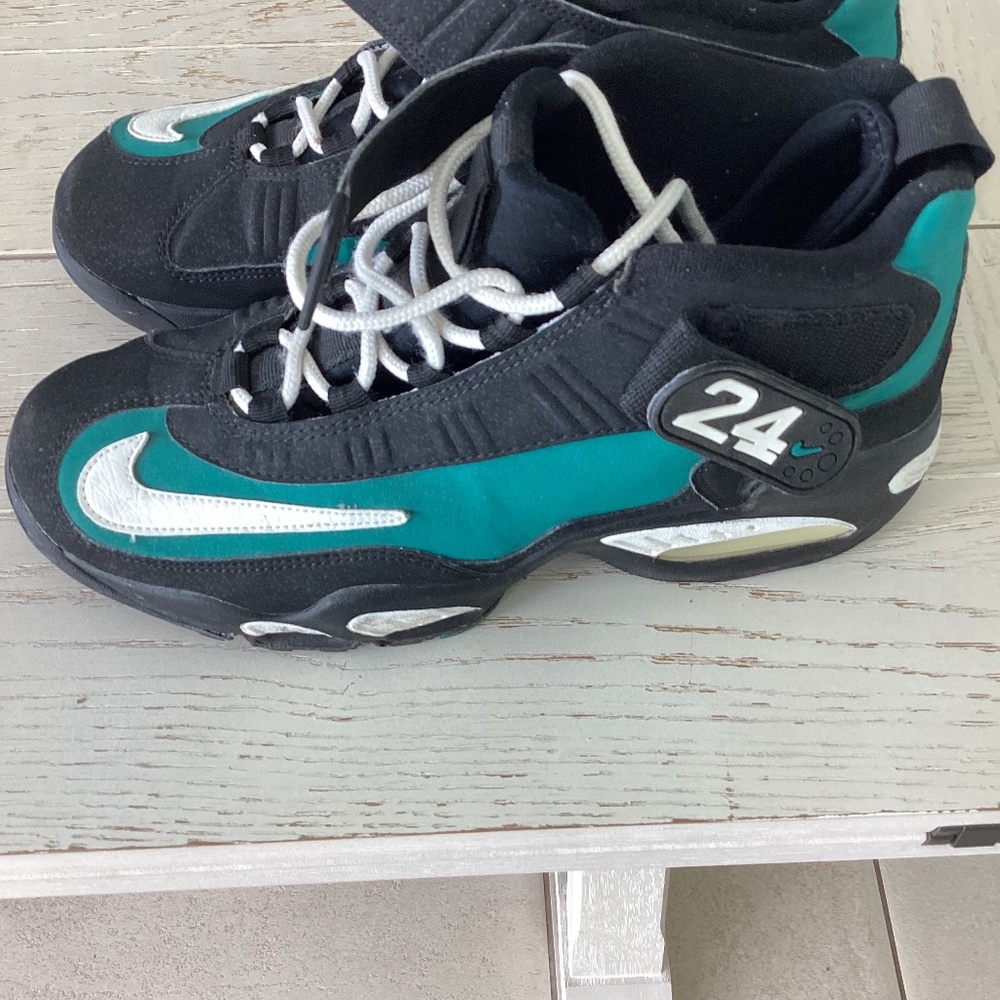 Griffeys size 9